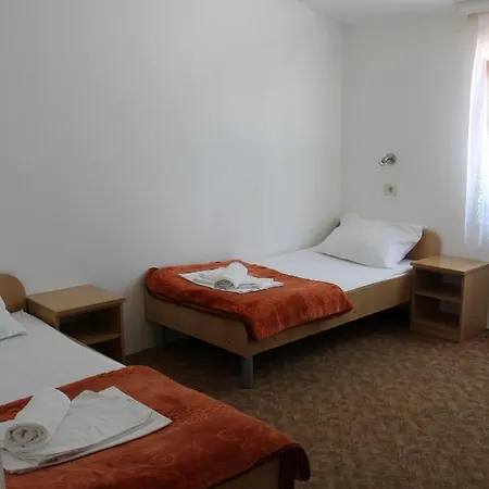 לינה וארוחת בוקר Pansion Nikica Kozina