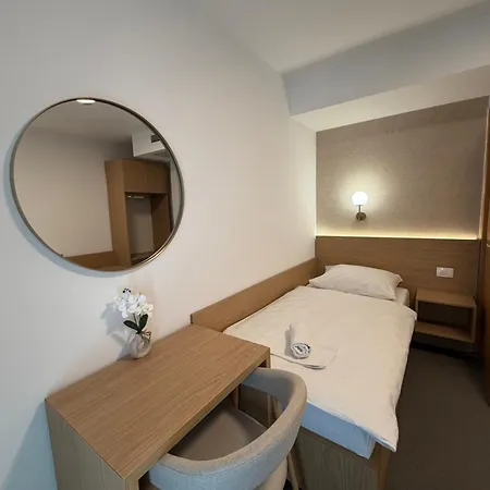 Pansion Nikica Kozina 住宿加早餐酒店 3*