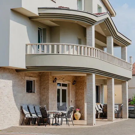 Pansion Nikica Bed & Breakfast 4*