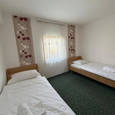 Bed & Breakfast Pansion Nikica 4*