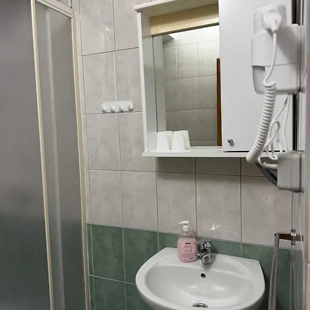 Bed & Breakfast Pansion Nikica 4*